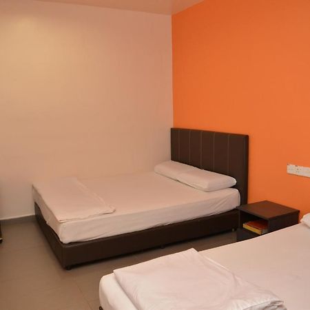 Gf Wonderful Hotel Pontian Kecil Exterior photo