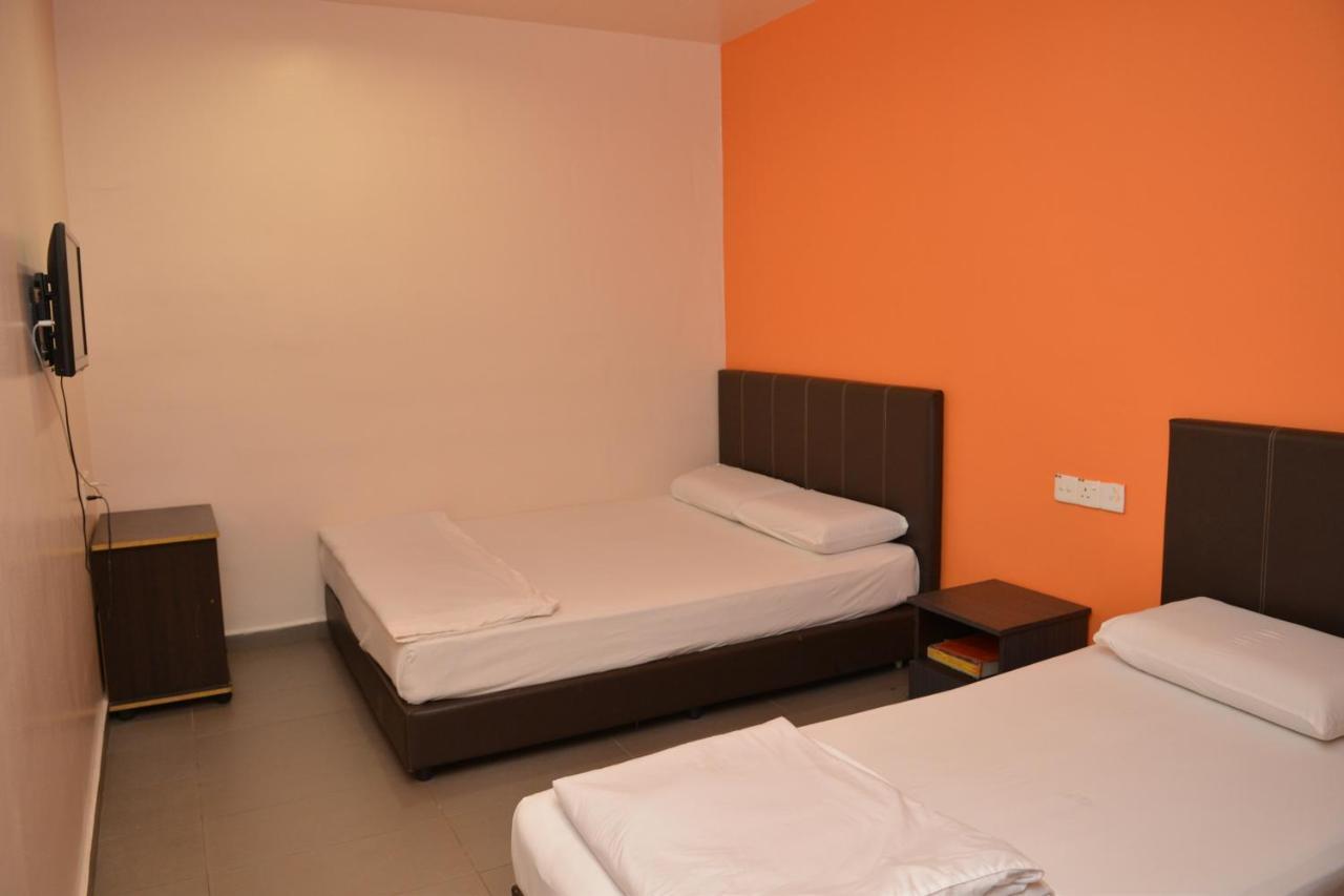 Gf Wonderful Hotel Pontian Kecil Exterior photo